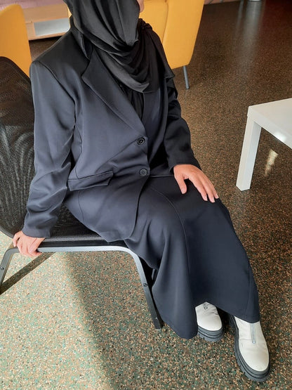 Skirt suit