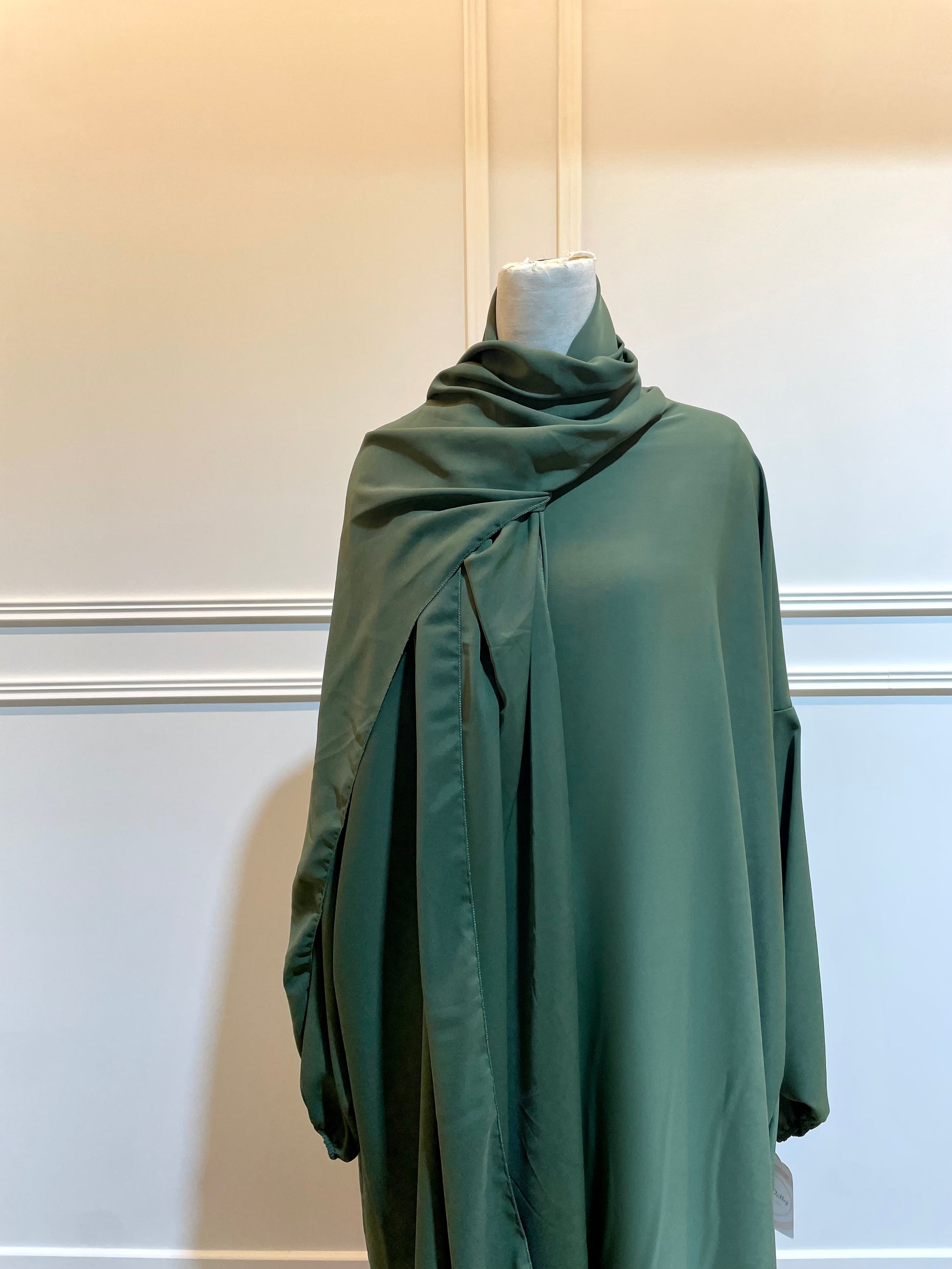 Abaya avec hijab intégré