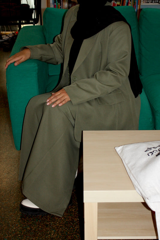 Skirt suit