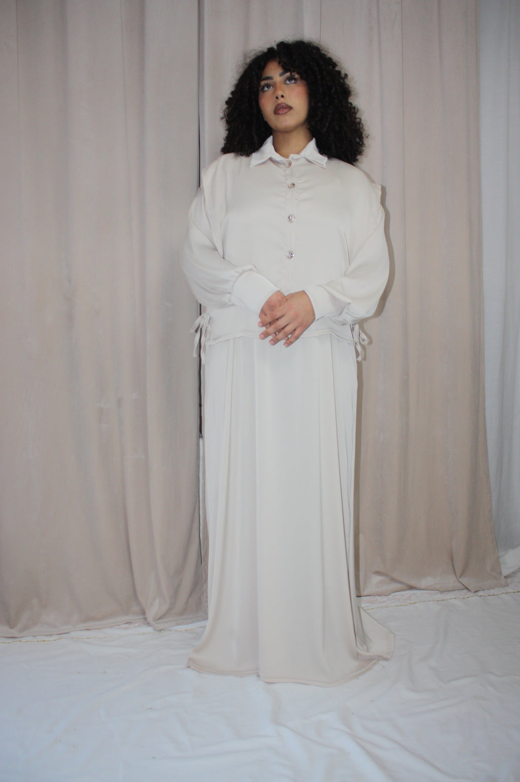 Abaya et gilet crème