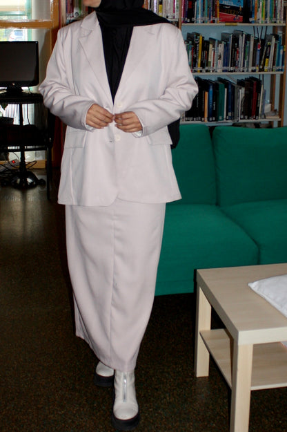 Skirt suit