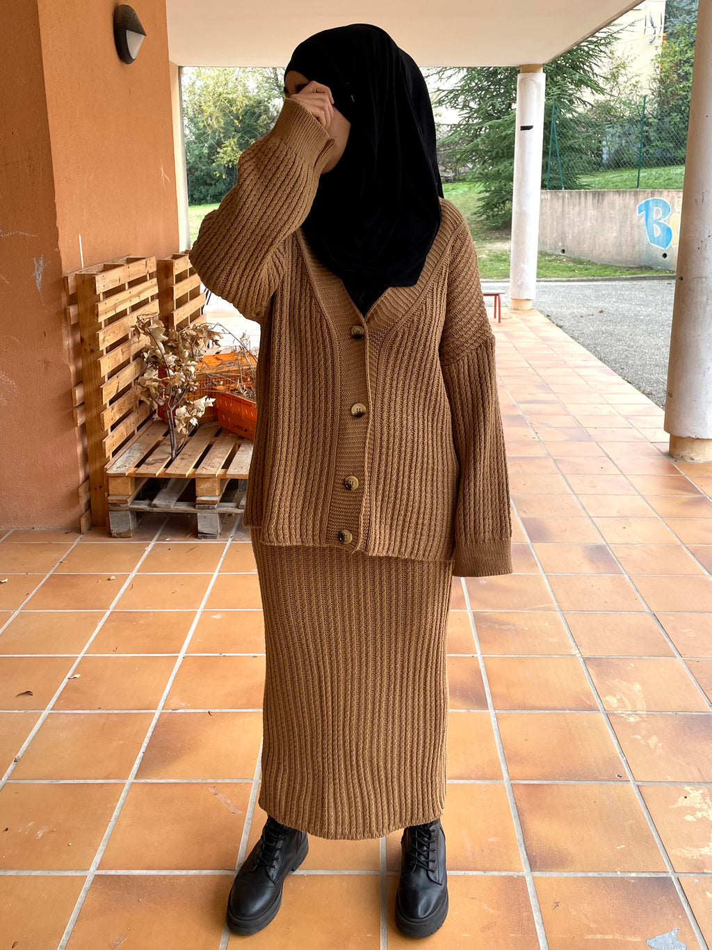 Ensemble gilet et jupe marron