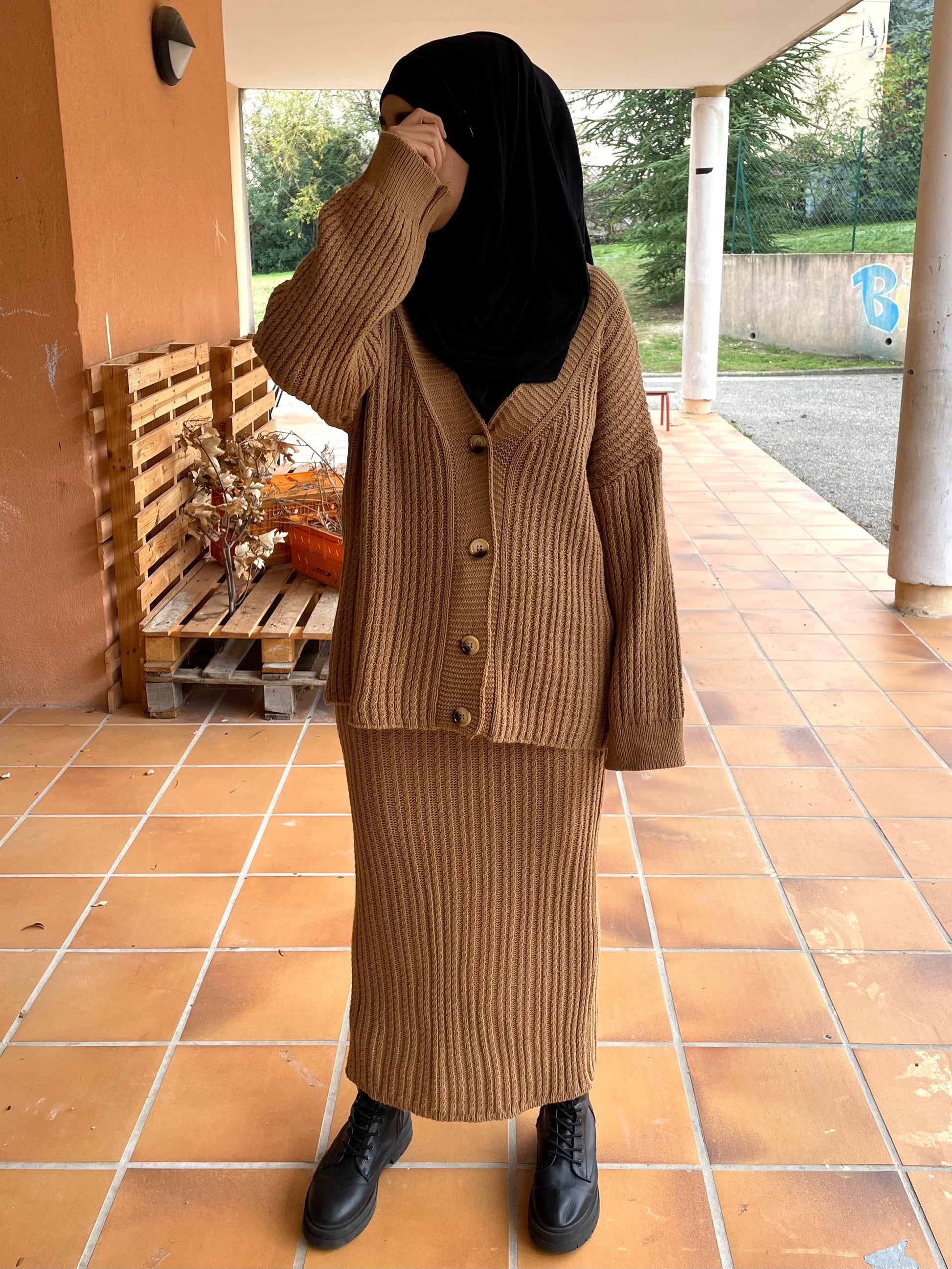 Ensemble gilet et jupe marron