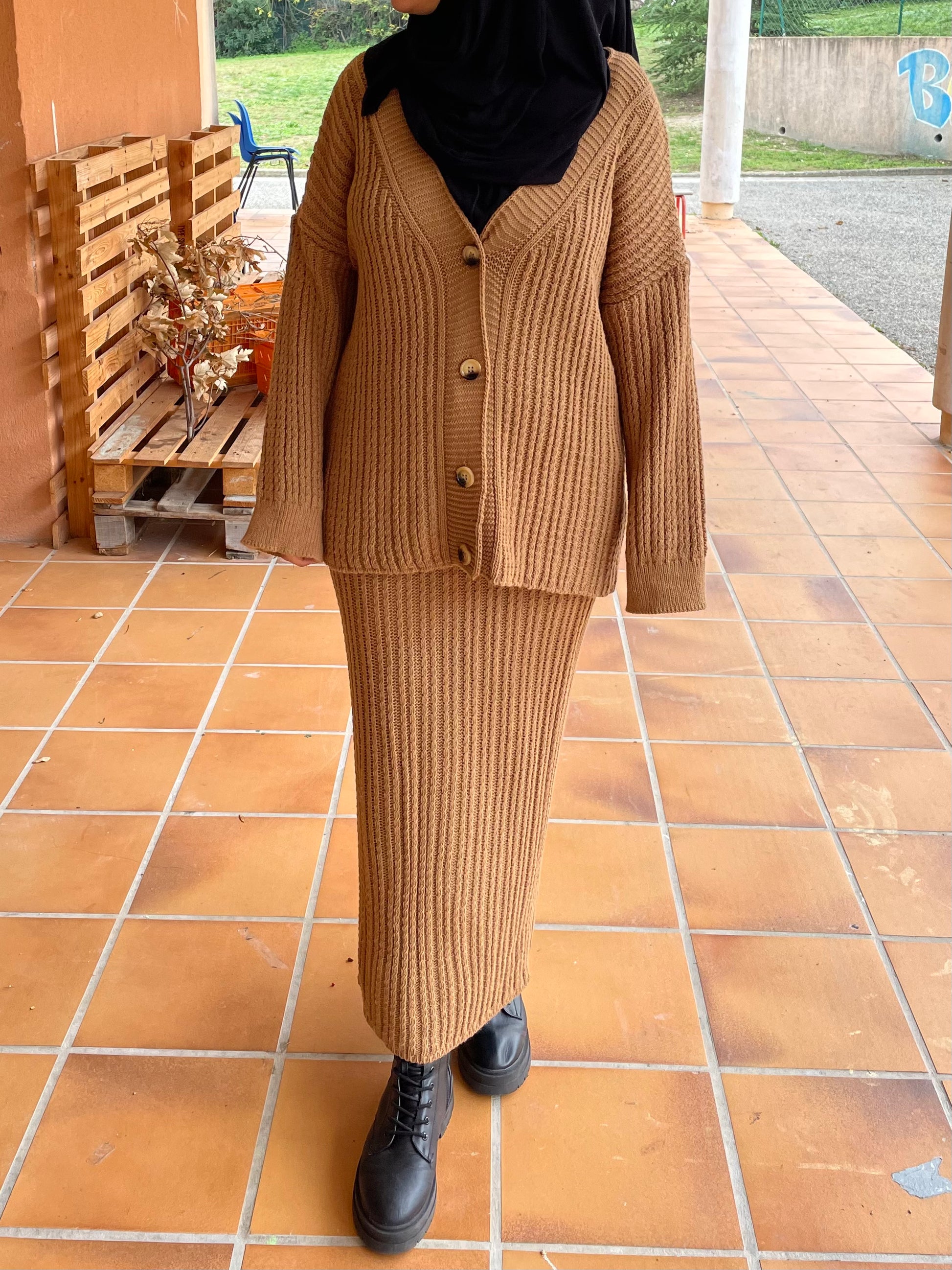 Ensemble gilet et jupe marron