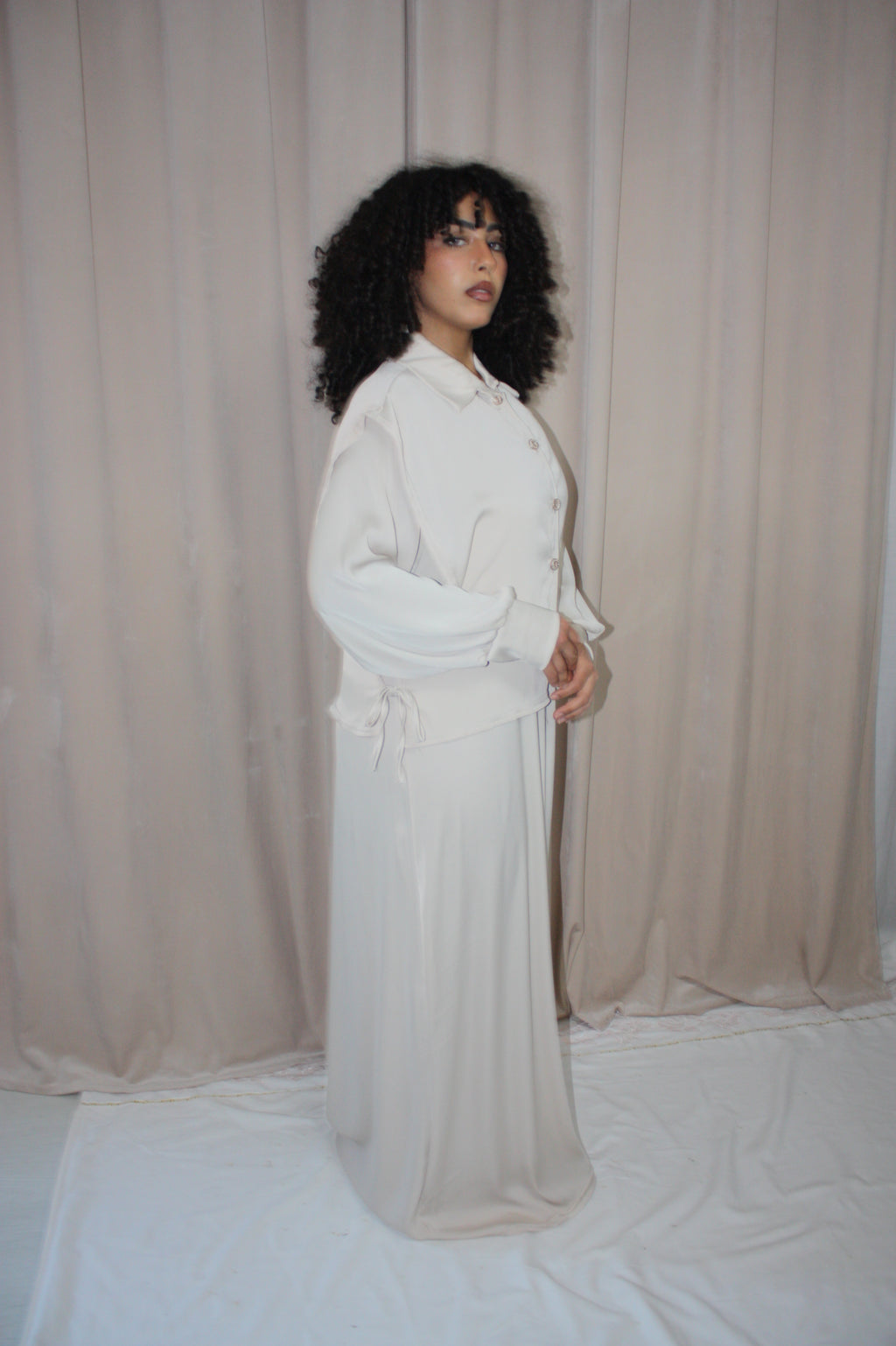 Abaya et gilet crème